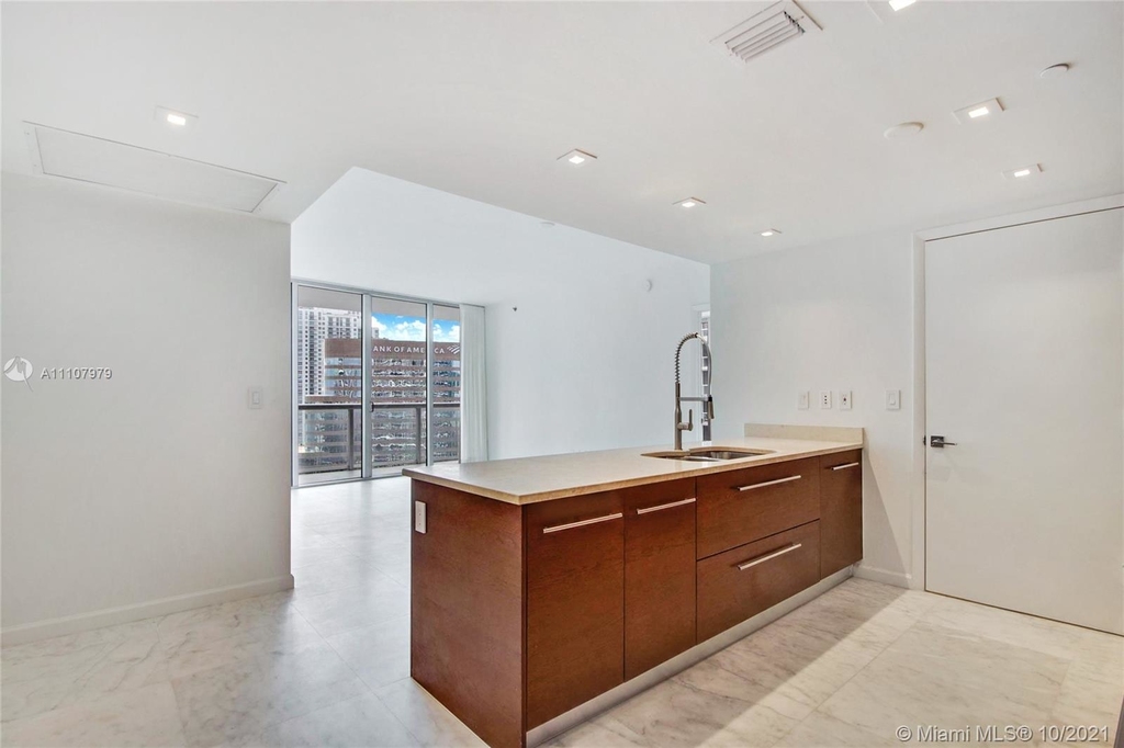 475 Brickell Ave - Photo 3