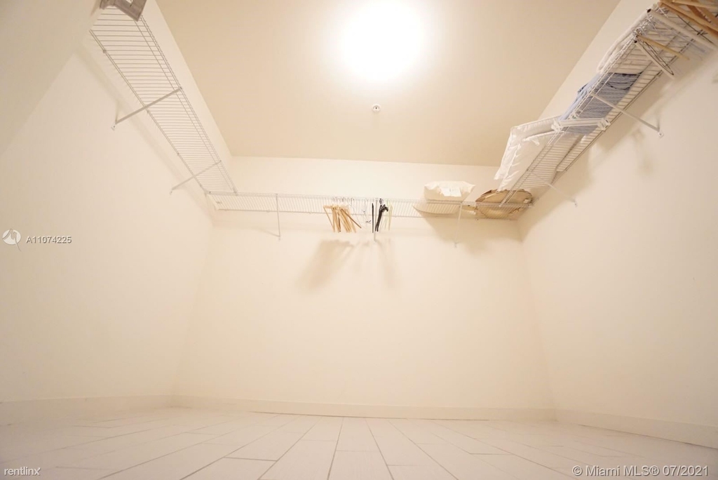 999 Sw 1st Ave Apt 2915 - Photo 6