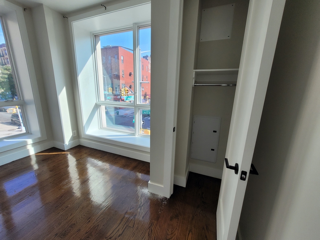 85 Graham Avenue - Photo 4