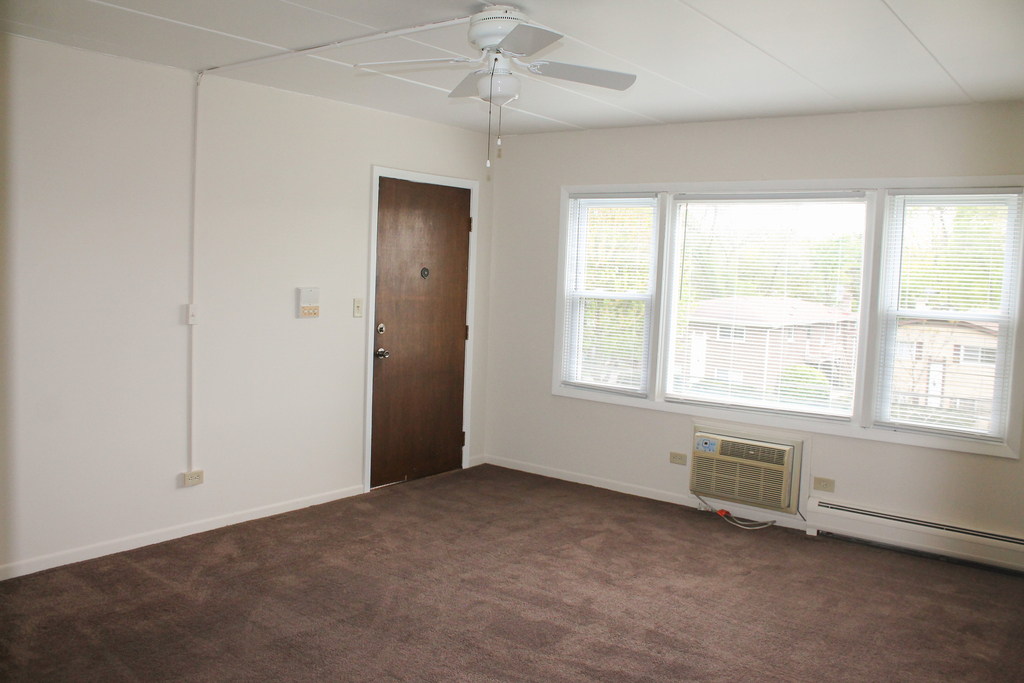 104 West Willow Street - Photo 2