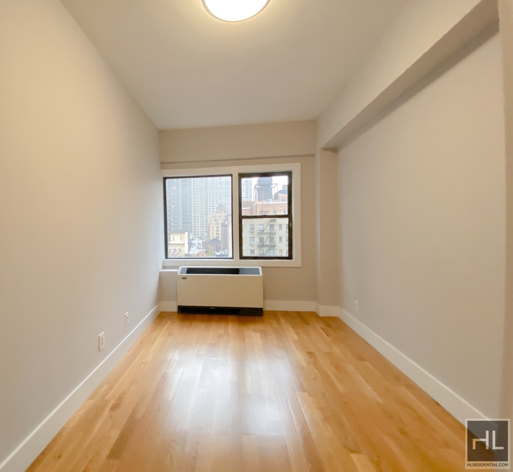 320 East 52nd Street - Photo 5