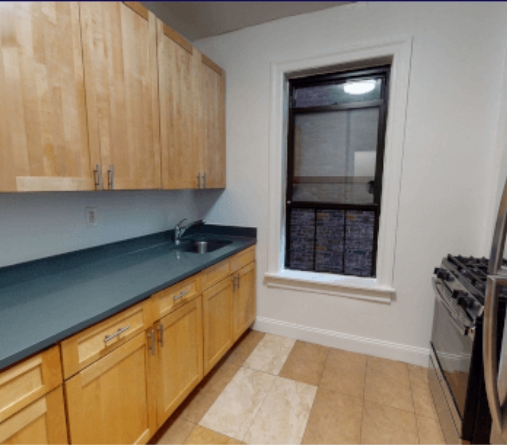 248 Wadsworth Avenue - Photo 2