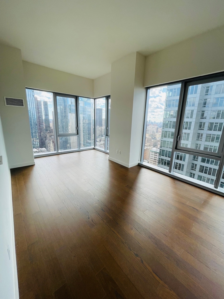 100 West 31st Street - Photo 0