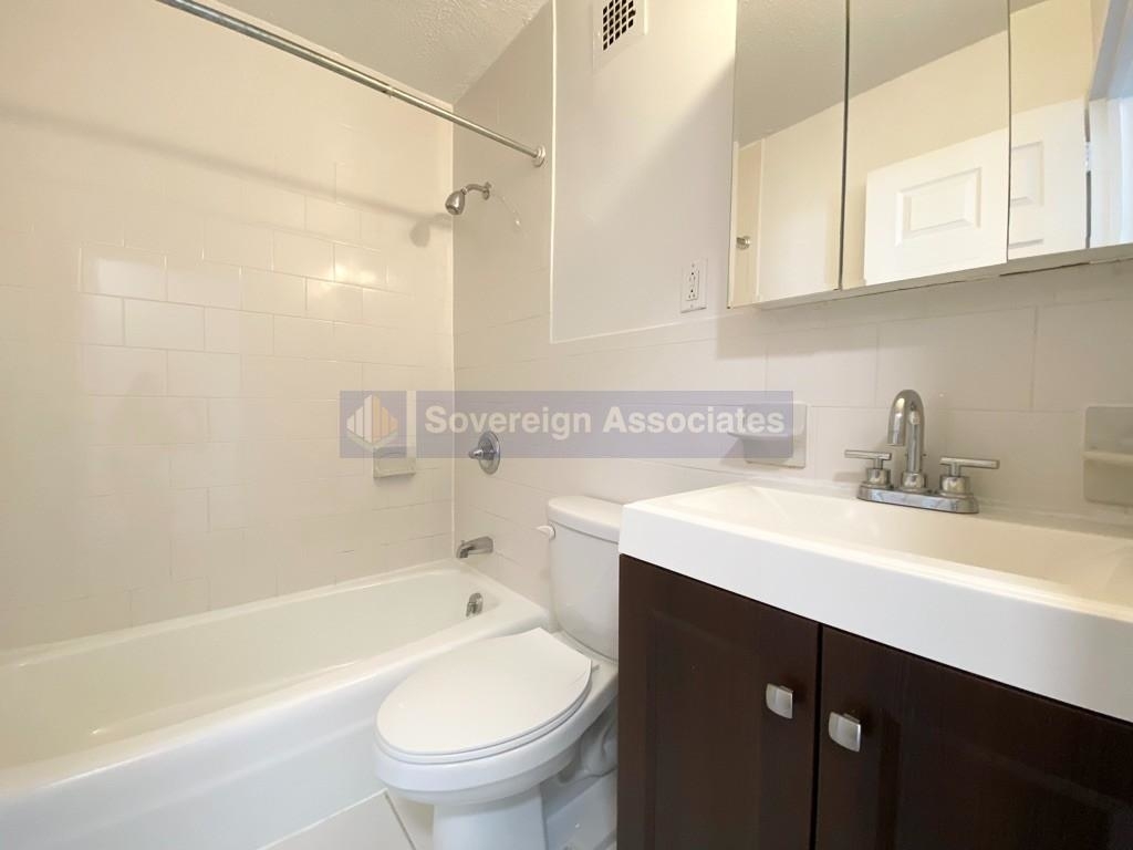 3333 Broadway - Photo 2