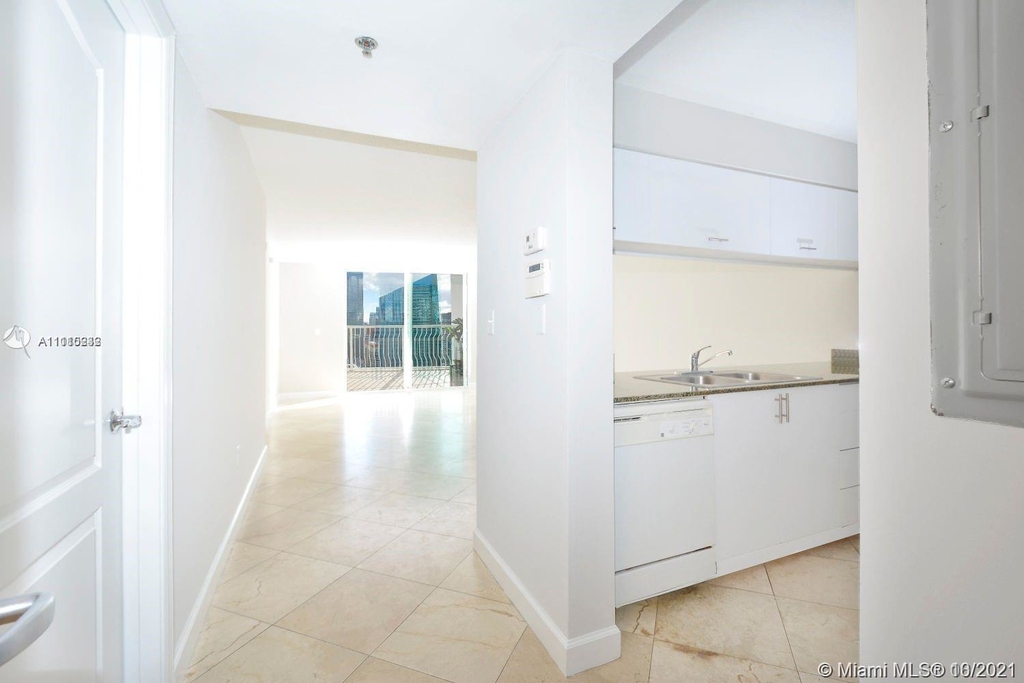 1200 Brickell Bay Dr - Photo 2