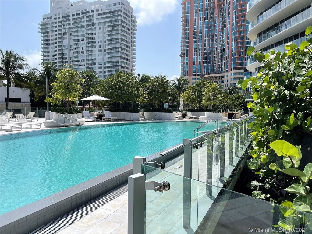 1 E Collins Ave - Photo 17