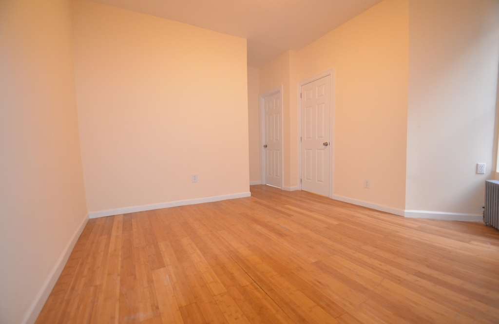 277 West 150 Street - Photo 7