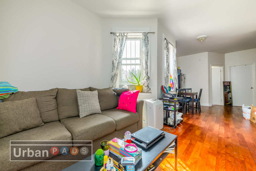 764a Franklin Avenue - Photo 2