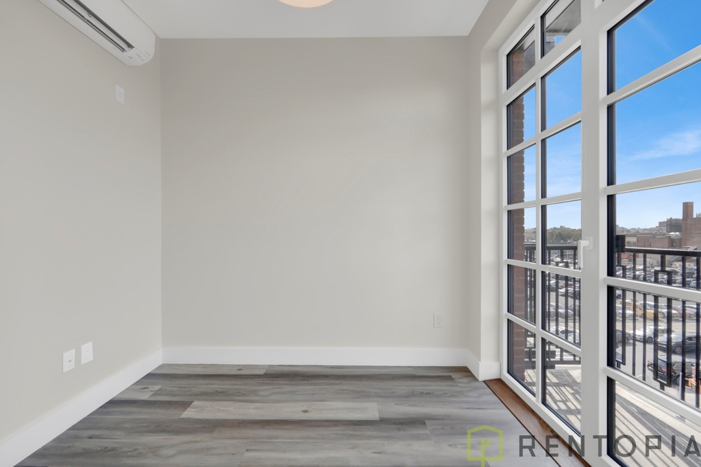 2337 Bedford Ave - Photo 4