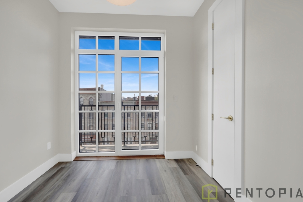 2337 Bedford Ave - Photo 2