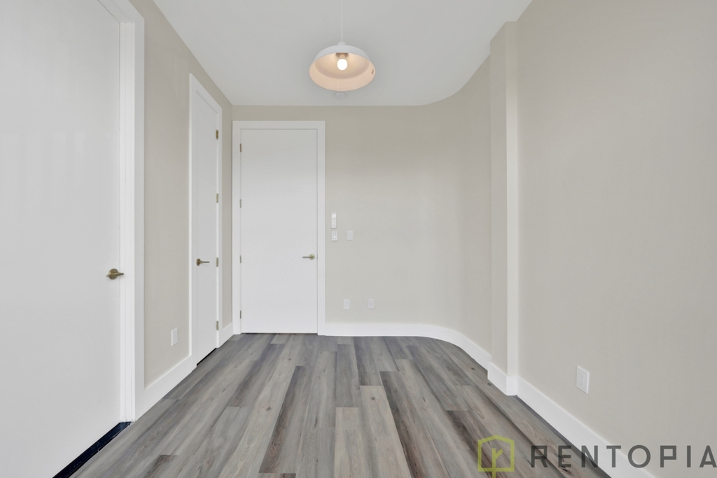 2337 Bedford Avenue - Photo 8