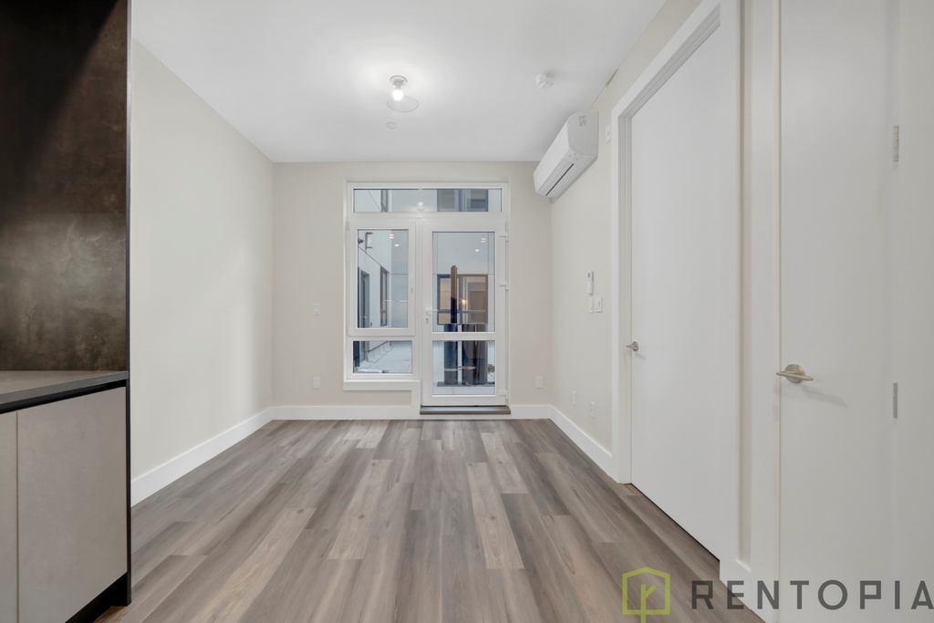 2337 Bedford Ave - Photo 2