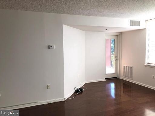 10101 Grosvenor Place - Photo 3