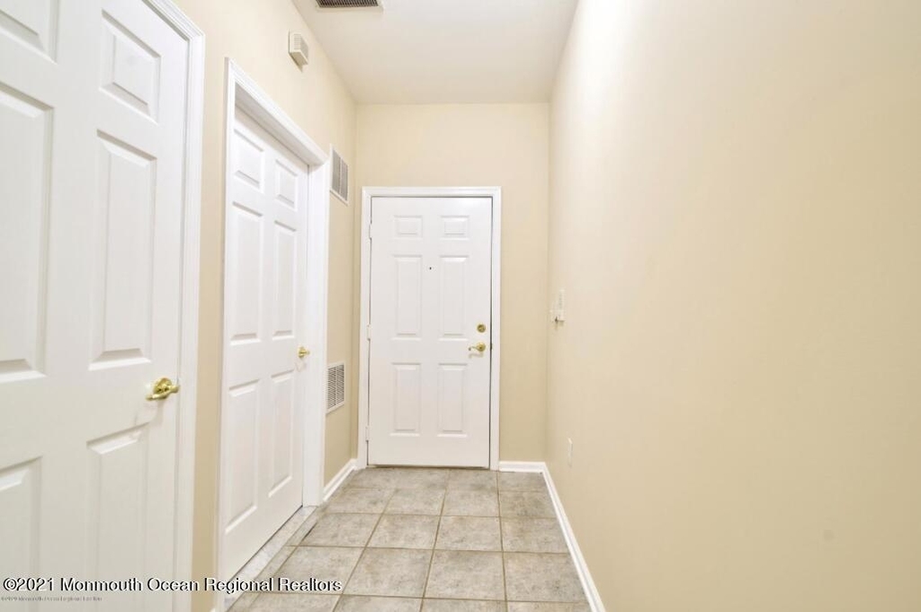 552 Saint Andrews Place - Photo 3