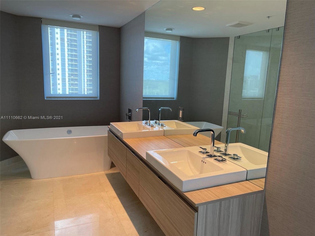 17111 Biscayne Blvd - Photo 16