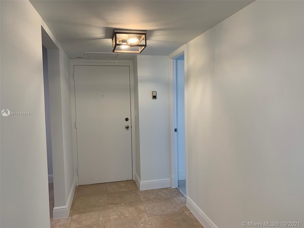 1915 Brickell Ave - Photo 2