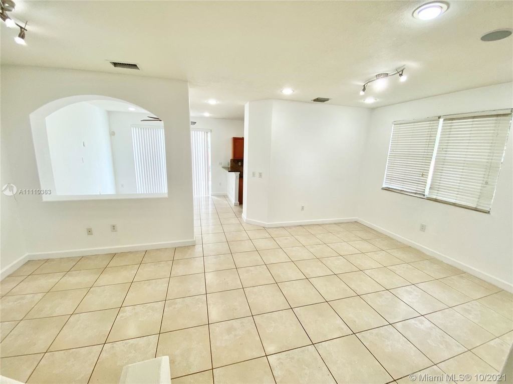 990 Nw 99th Ct - Photo 12