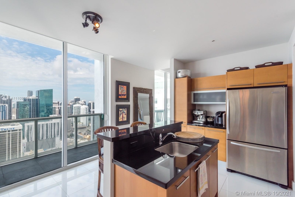 244 Biscayne Blvd - Photo 8