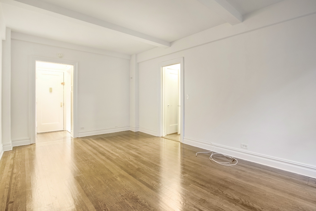 156 East 37th Street - Photo 6