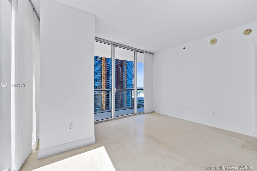 475 Brickell Avenue - Photo 8