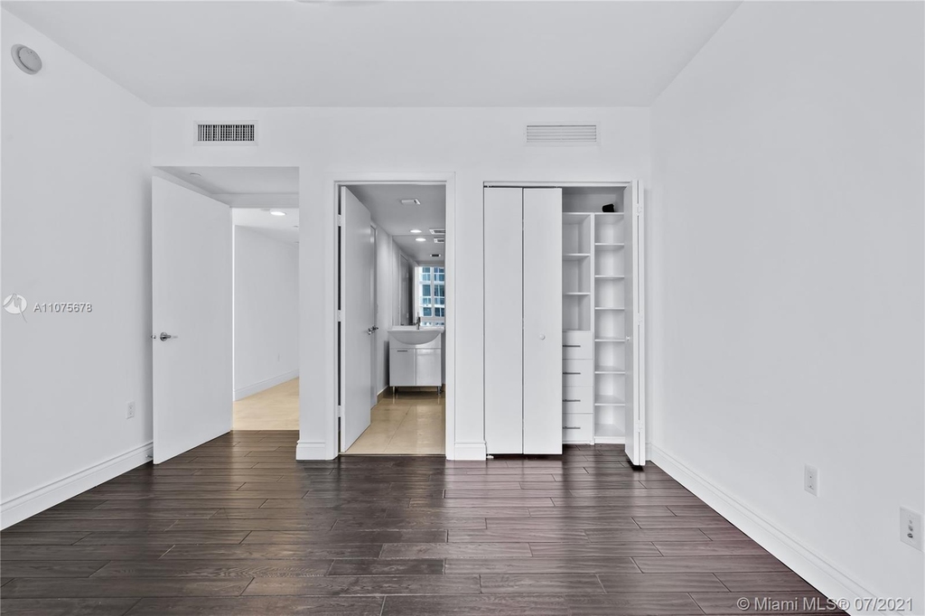 475 Brickell Avenue - Photo 12