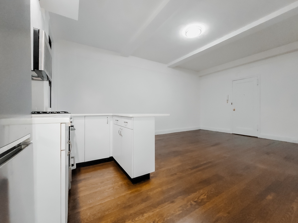 140 East 46th Street - Photo 1