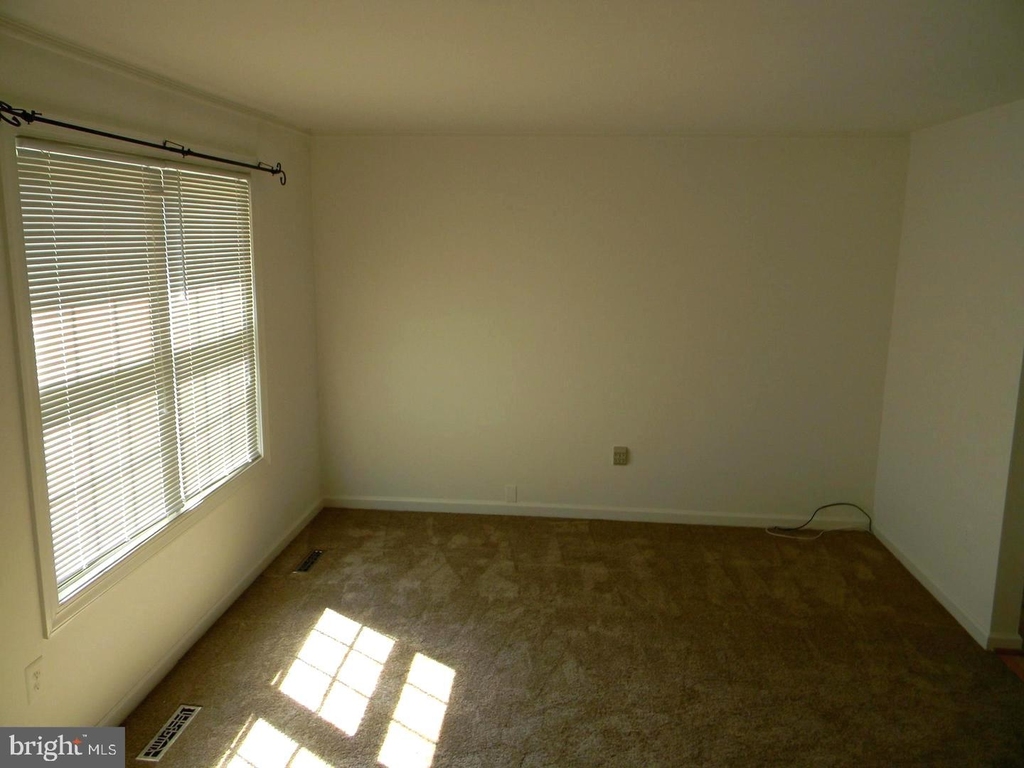 279 Greenleaf Circle - Photo 1