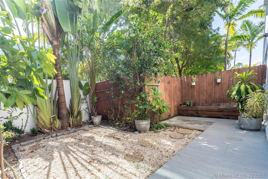 2270 Sw 16th Ave - Photo 4