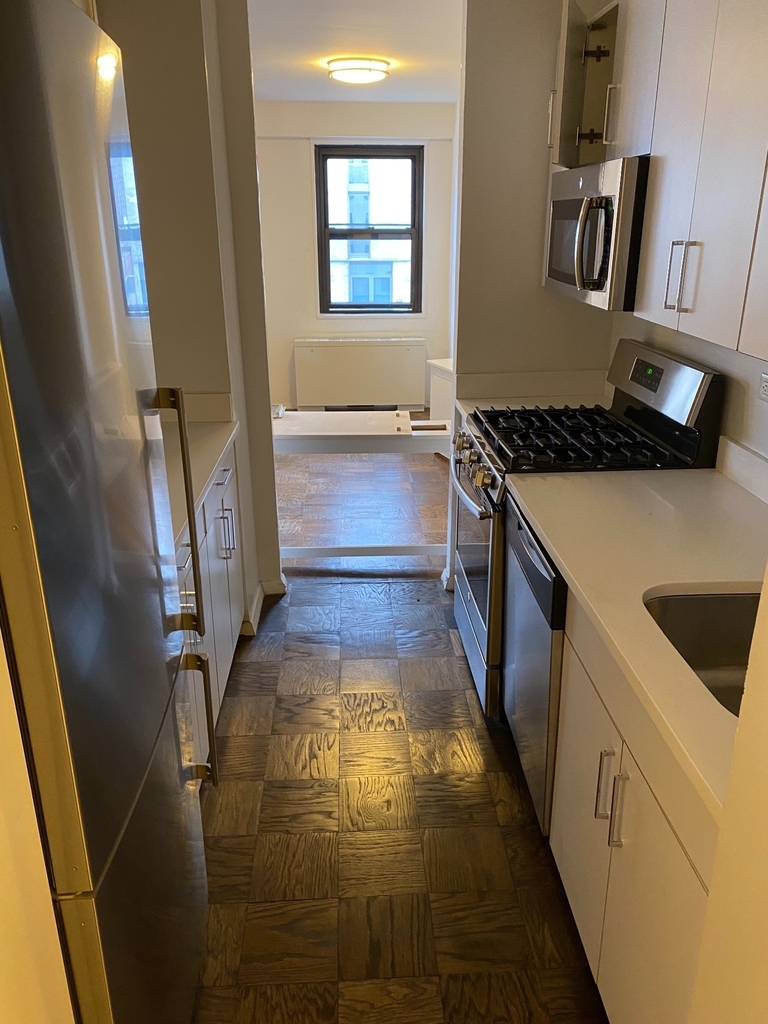 412 East 88th Street - Photo 4