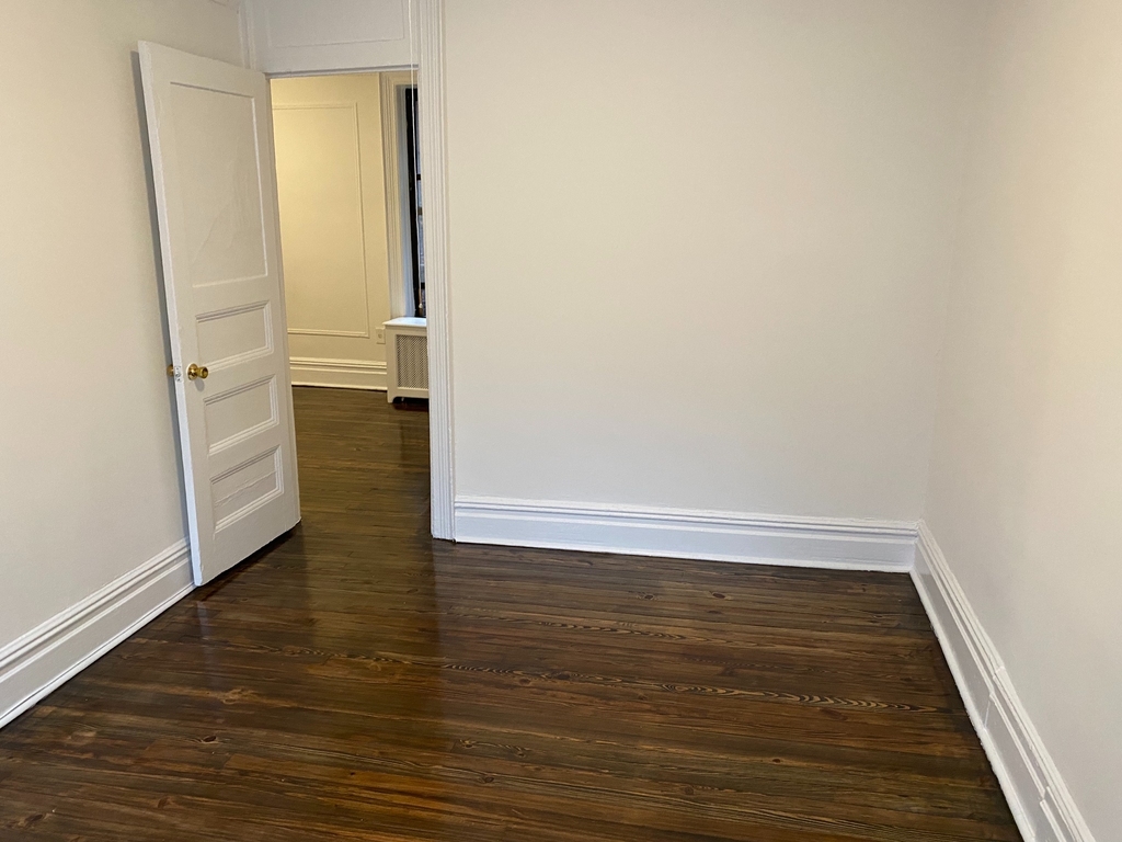 1405 York Avenue - Photo 10