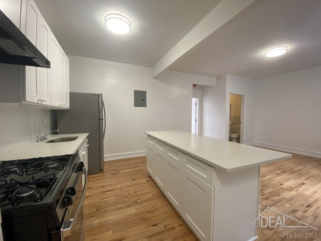 862 East 17th Street - Photo 8