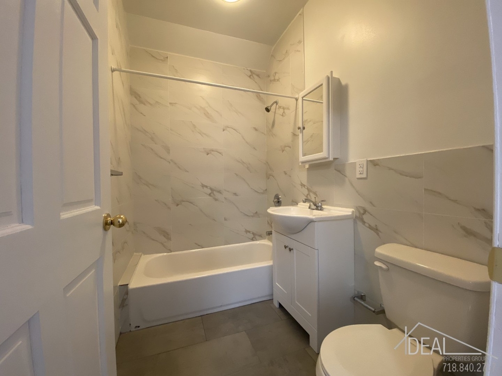 862 East 17th Street - Photo 0