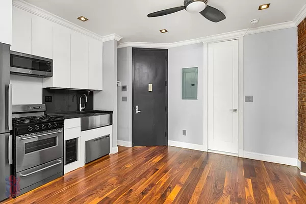 16 East 116th Street - Photo 1