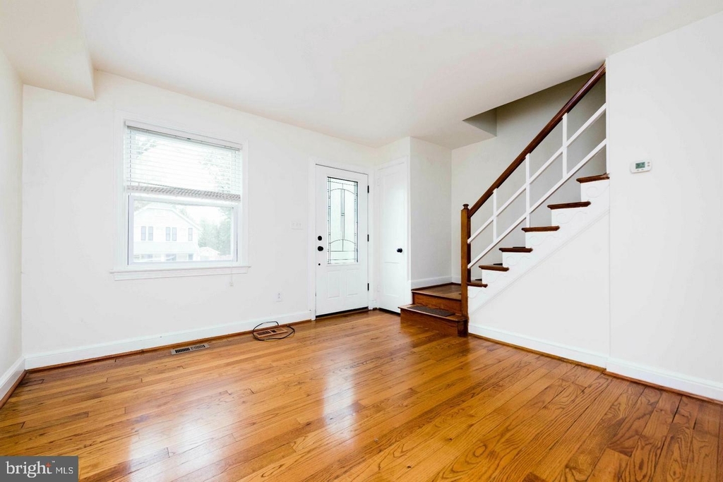 107 E Linden Street - Photo 1