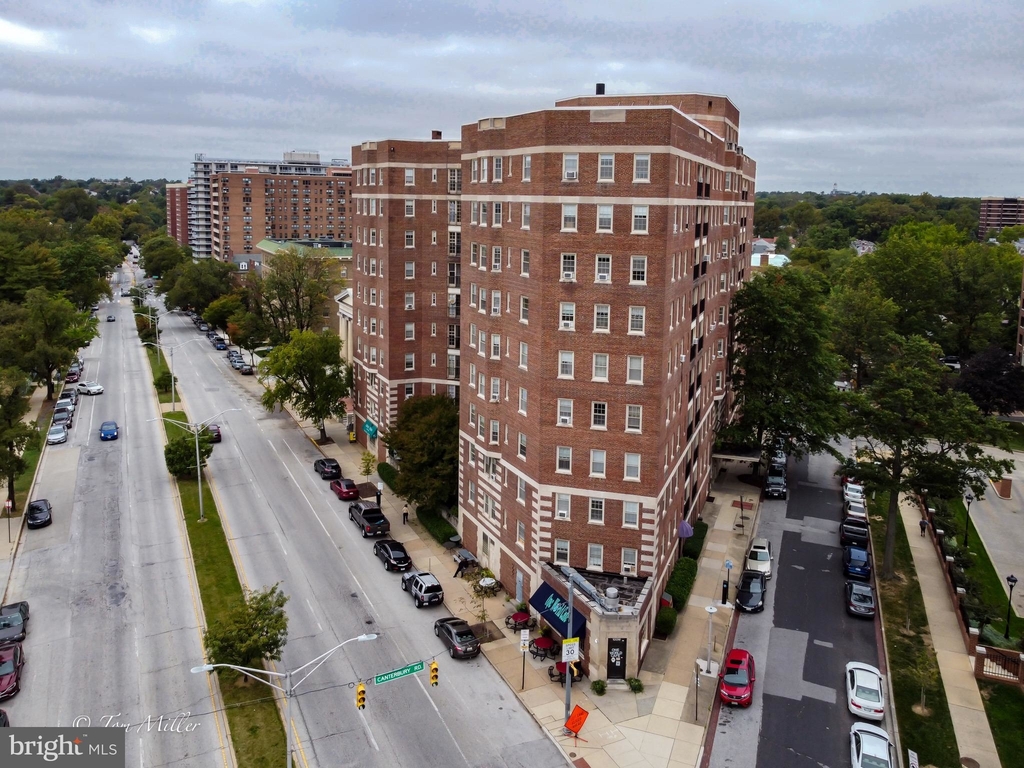 100 W University Parkway - Photo 1