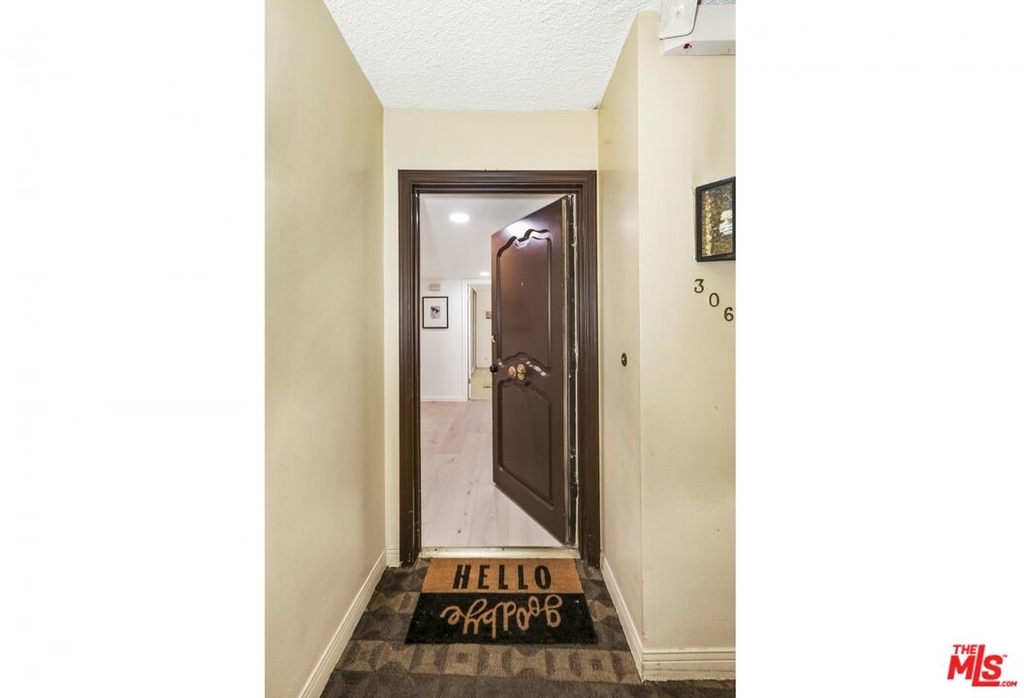 6760 Hillpark Dr - Photo 1