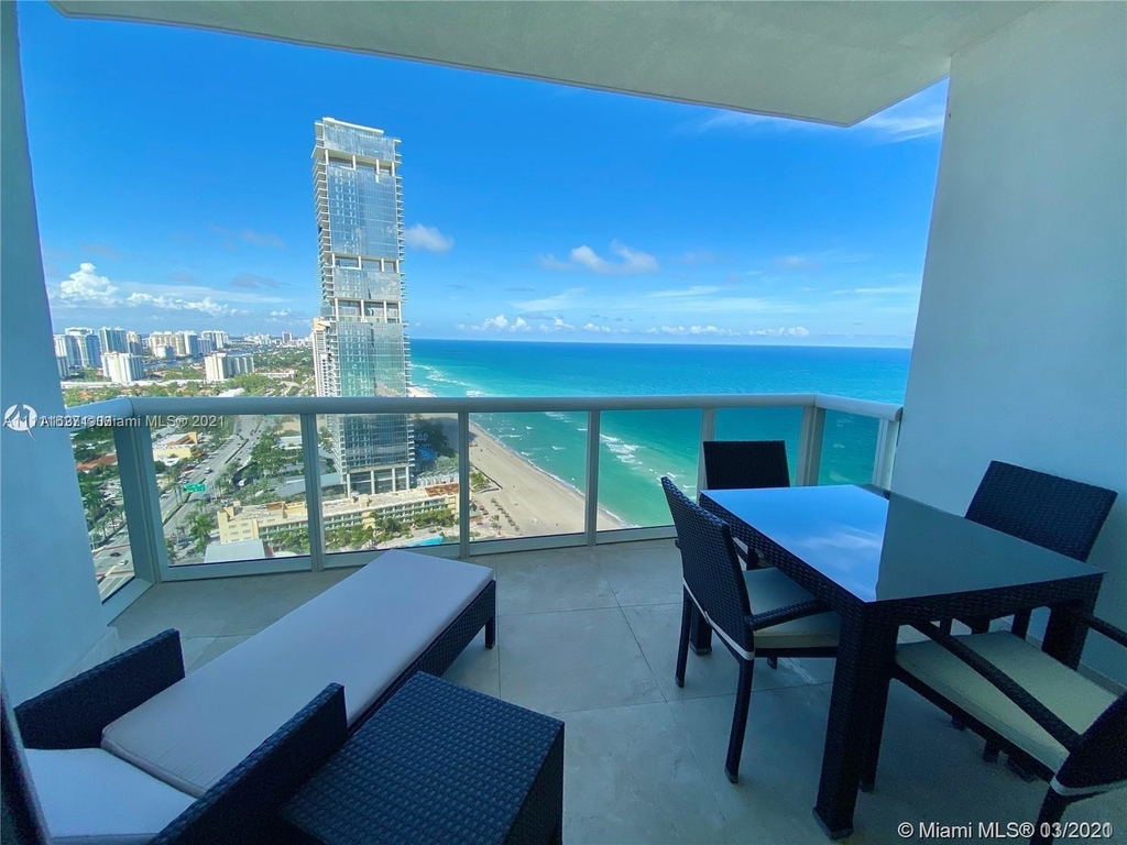 18201 Collins Ave - Photo 0