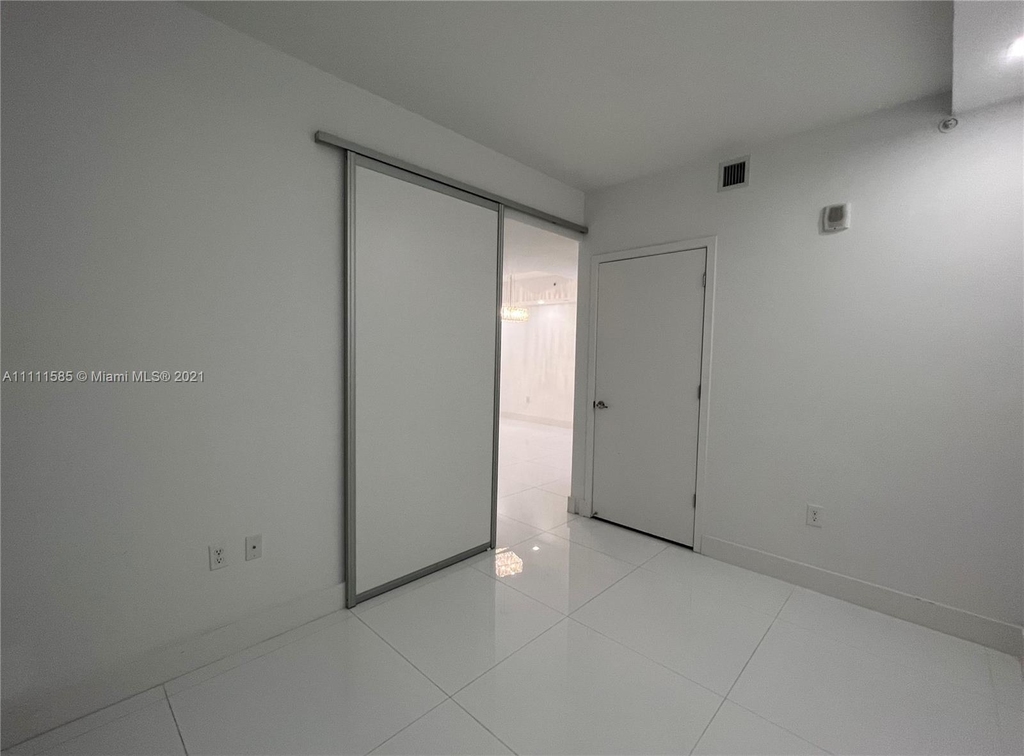 1010 Brickell Ave - Photo 2