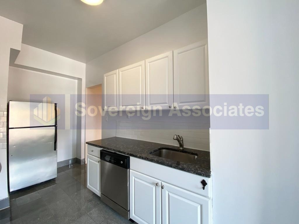 676 Riverside Drive - Photo 5