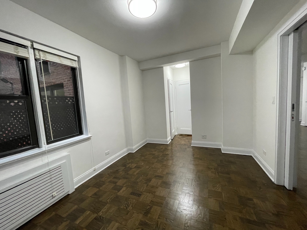 20 Beekman Place - Photo 3