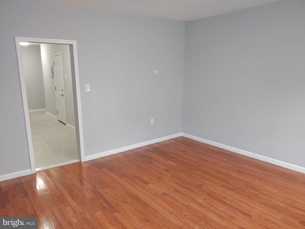 1827 E Passyunk Avenue - Photo 1