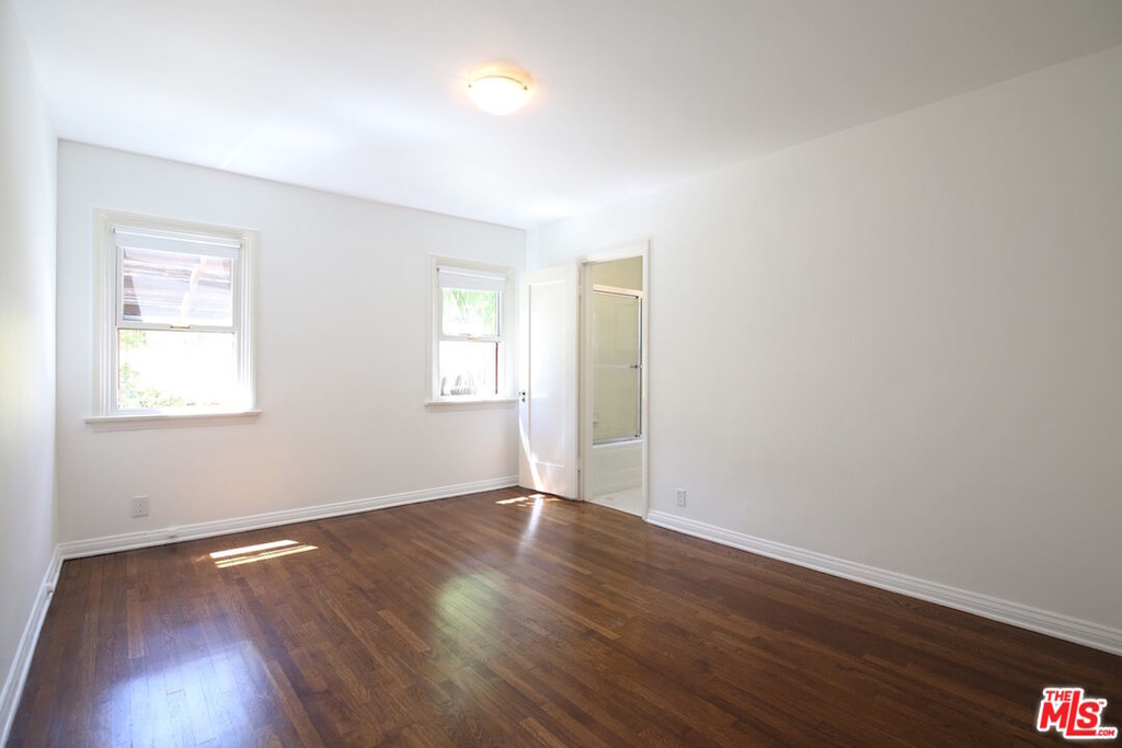 10516 Ayres Ave - Photo 6