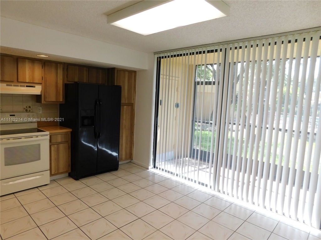 8005 Sw 107 Av - Photo 12