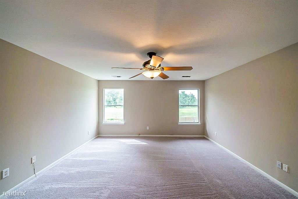 3603 Oak Hollow Drive - Photo 5