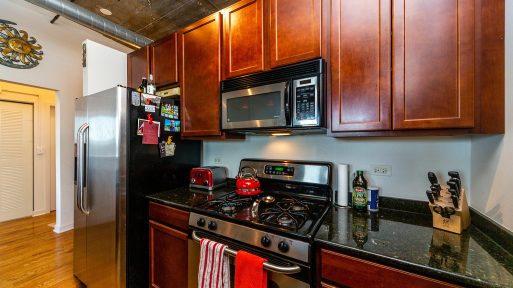 1071 West 15th Street - Photo 4