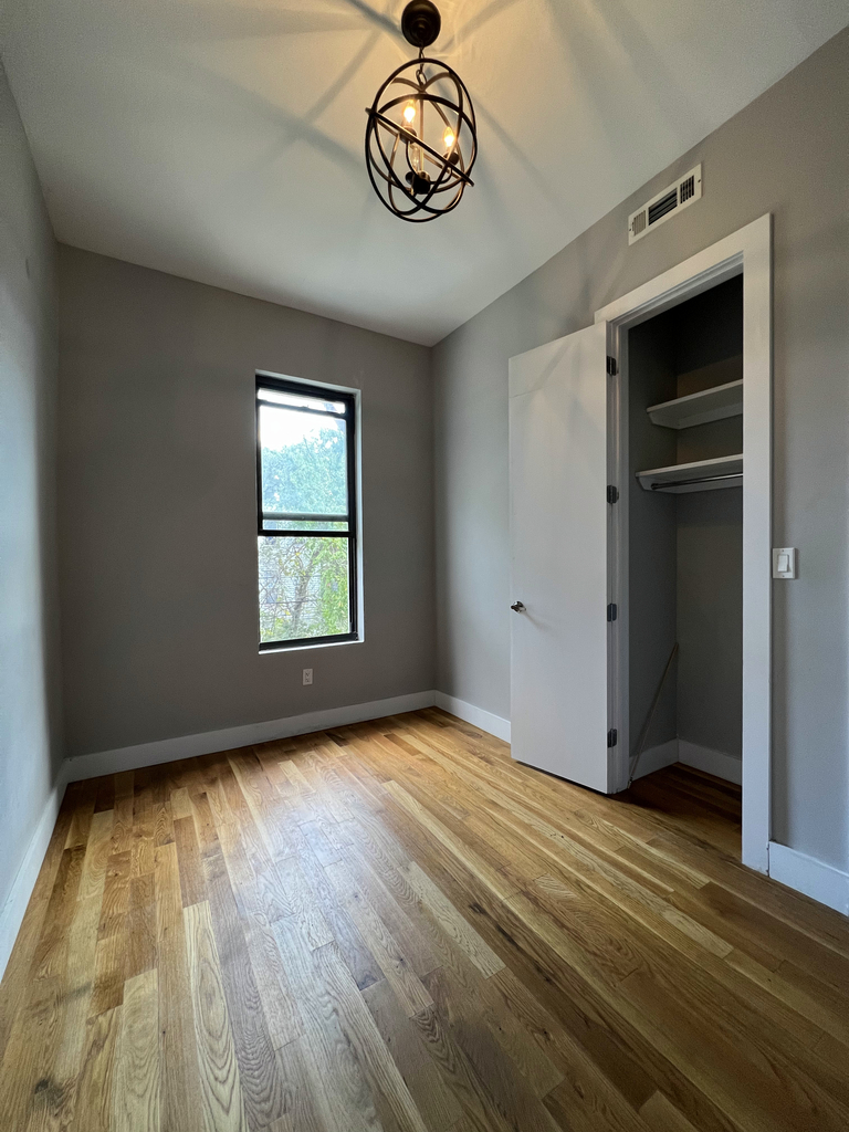 1120 Hancock Street - Photo 1