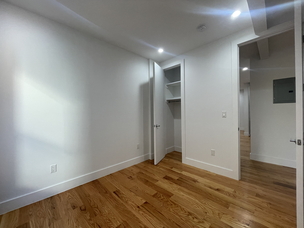 Stunning Modern 5 BD apt in Crown Heights - Photo 9