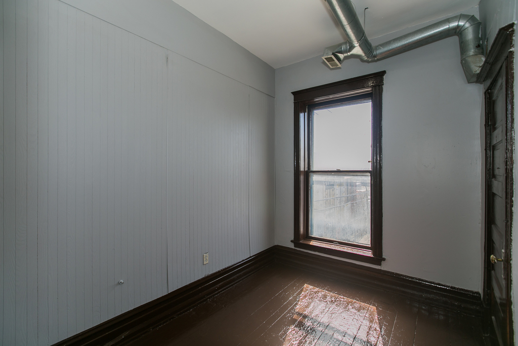 2330 West 42nd Street - Photo 4