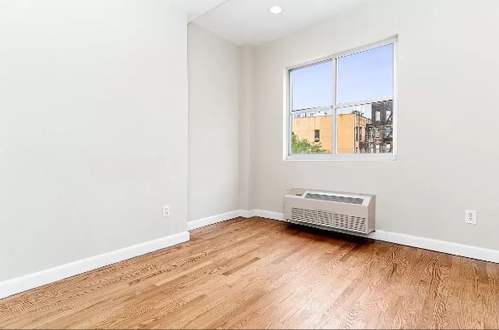 152 Ludlow Street - Photo 1