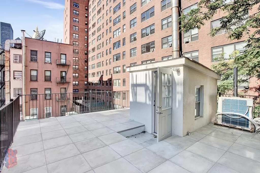 213 East 26th Street - Photo 4